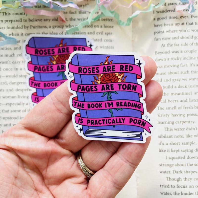 Liten vinyl sticker - Roses are red pages are torn