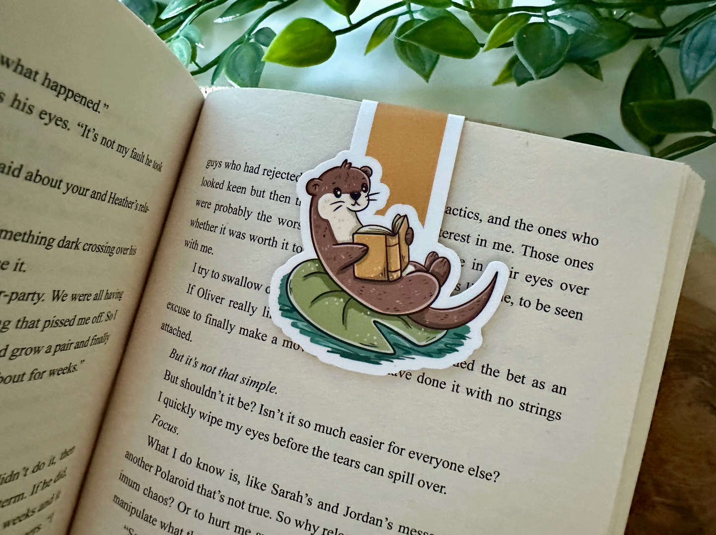 Magnetiskt bokmärke - Utter med bok