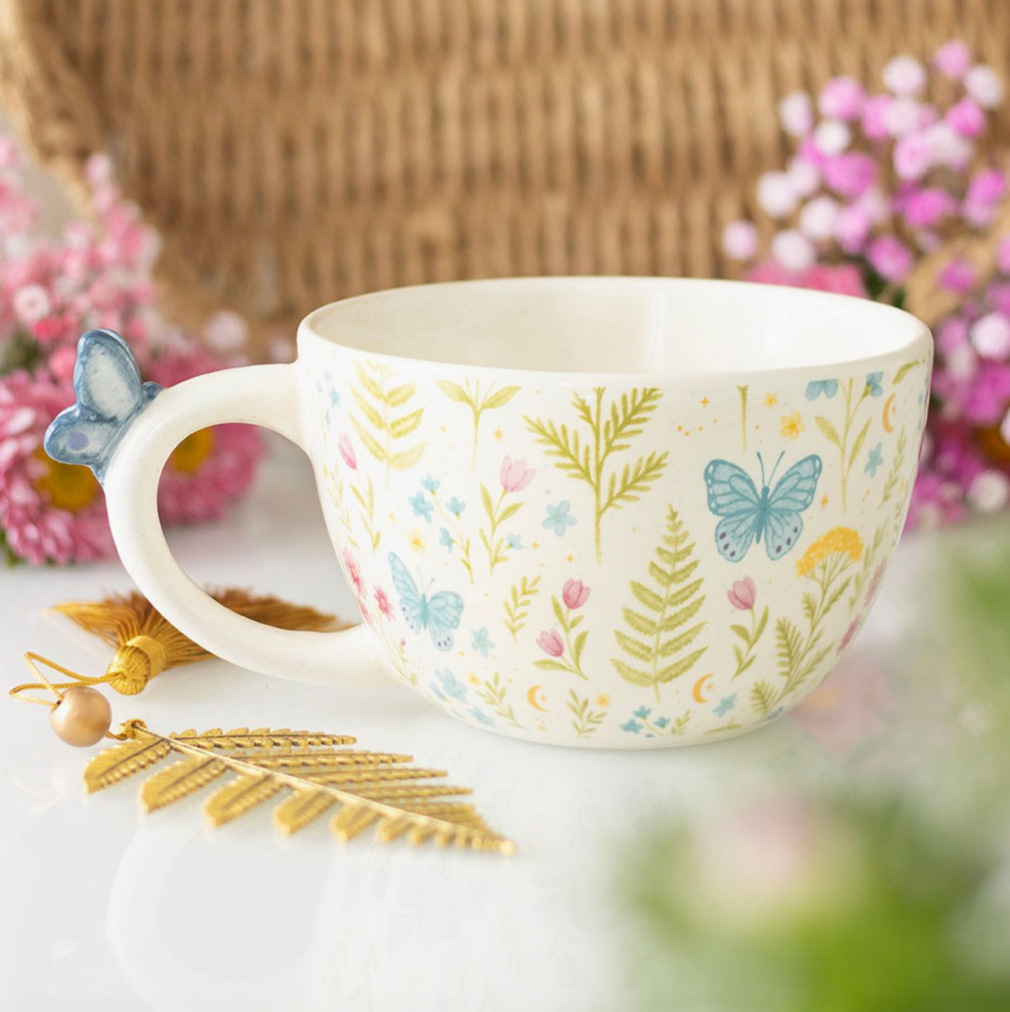 Rundad mugg - Blommor och fjäril